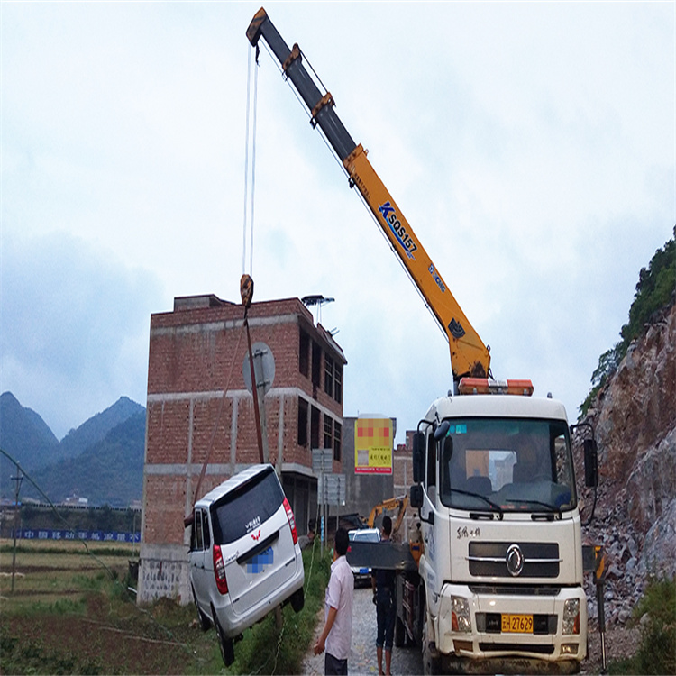 贺州道路交通事故救援吊装案例
